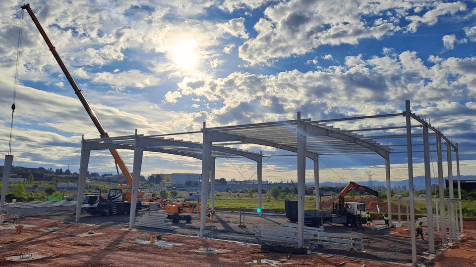 Montaje de estructura metálica de la fábrica Bexie Energy