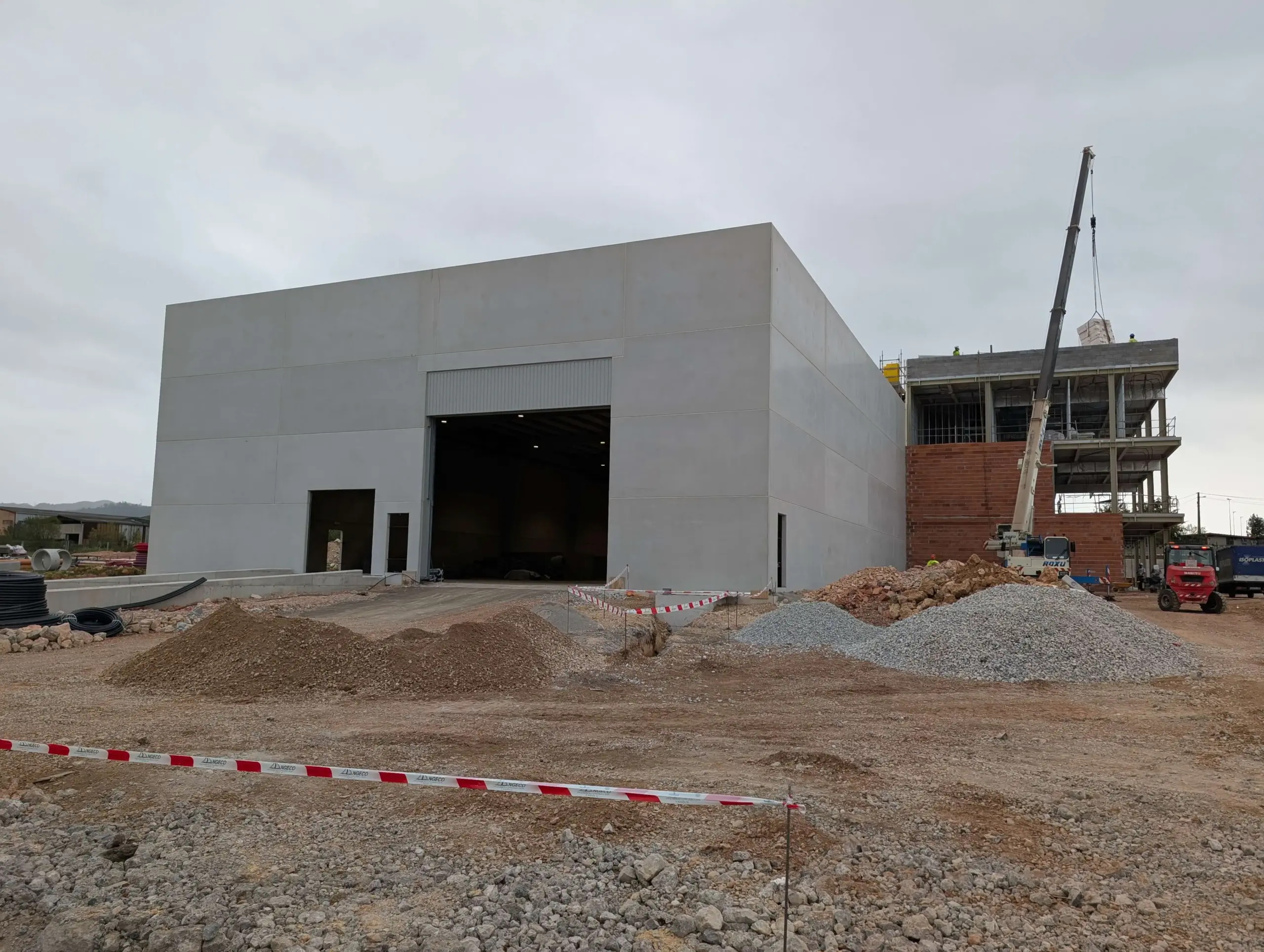 Estructura y cerramiento de la fábrica Bexie Energy